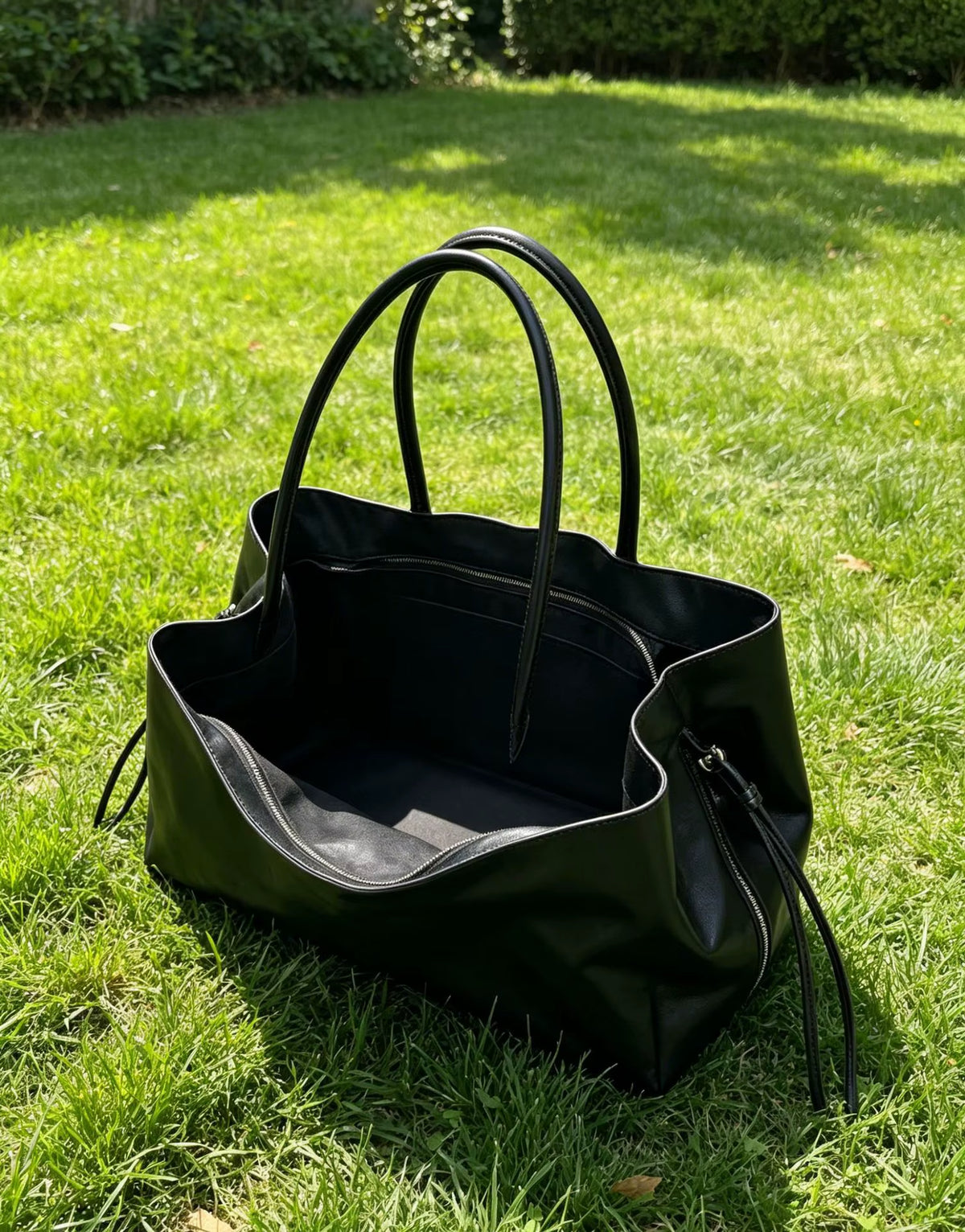 Atelier — Sculptural Shoulder Tote
